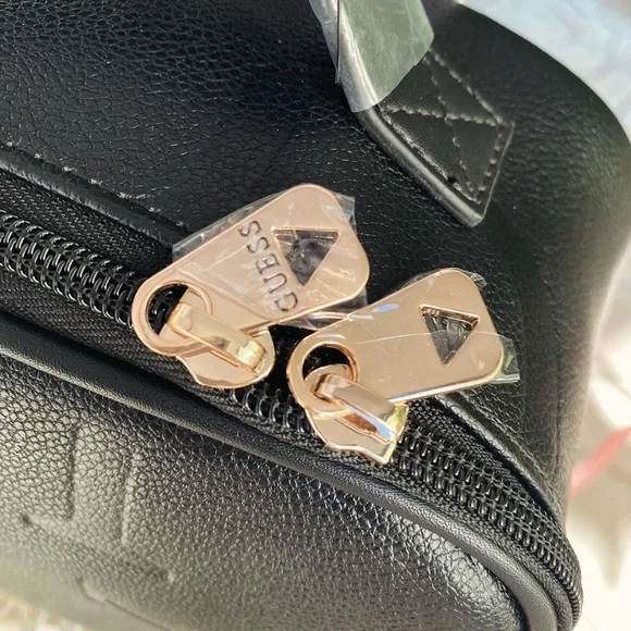 NWT Guess Woman's small cosmetic black bag - Picture 2 of 9